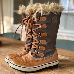 Sorel Lace-Up Snake Skin Duck Snow Boots 6.5